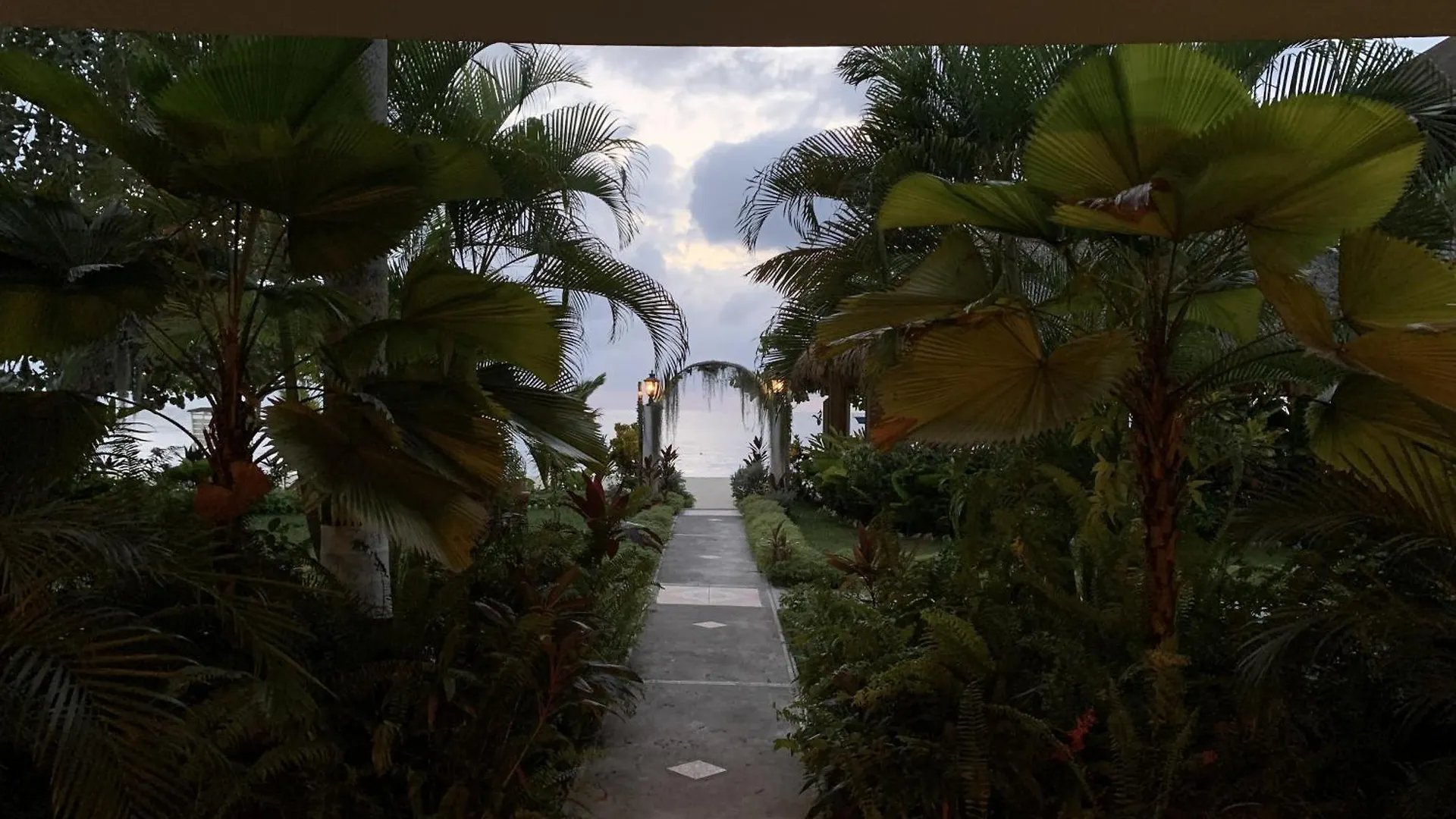 2-Bedroom Apt In An Ocean Front Resort In Jamaica - Enjoy 7 Miles Of White Sand Beach! Apts Νεγκρίλ 0*,  Τζαμάικα
